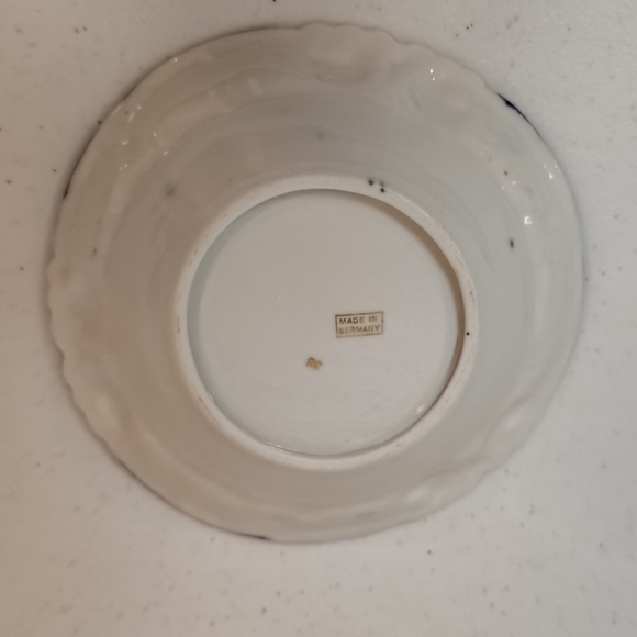 Cobalt Porcelain Hand Painted Gold Floral Scalloped Edge Dish or Bowl Vintage - Picture 6 of 8